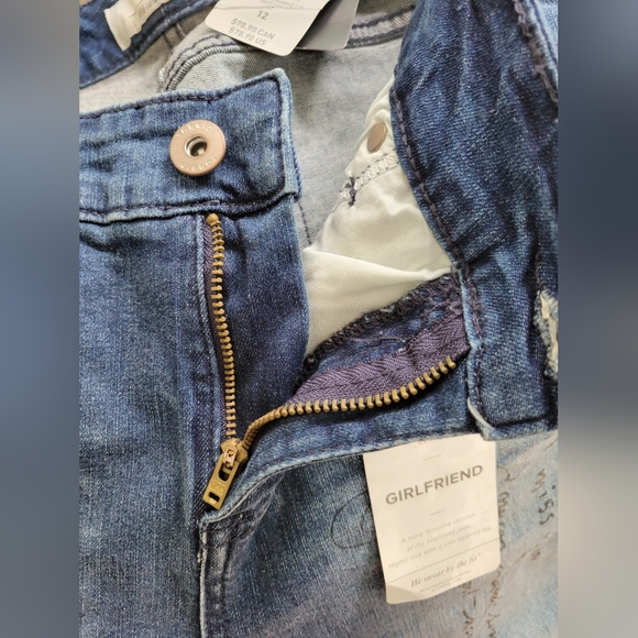 NWT Torrid Doodle Art Girlfriend Jeans👖 - Picture 8 of 9